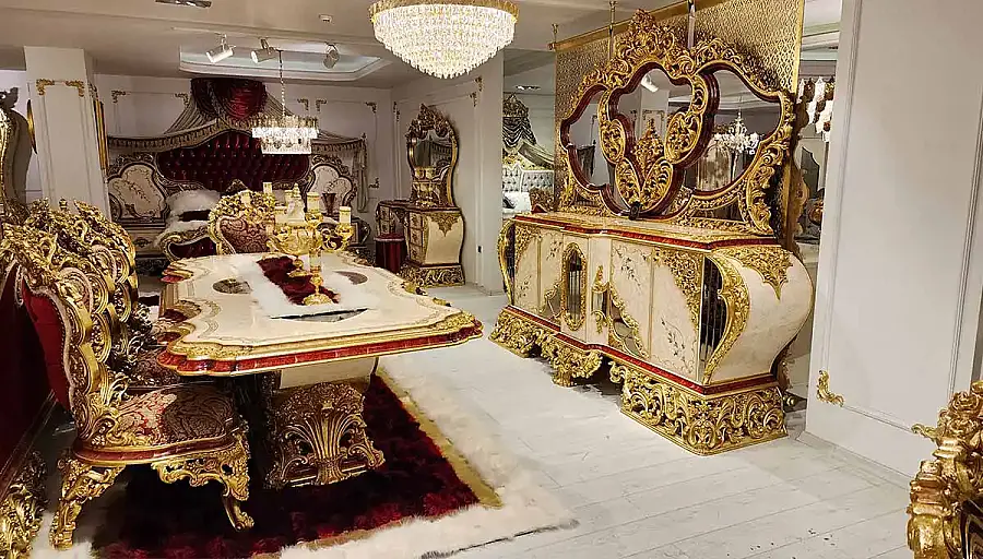 غرفة طعام كلاسيكية باللون الأحمرHumeyra - 1