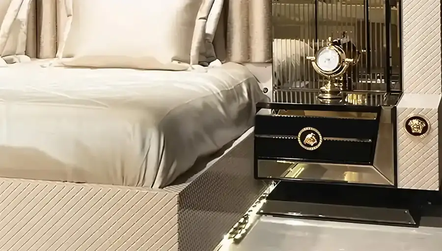 Sarah Lüks Komodin - 1