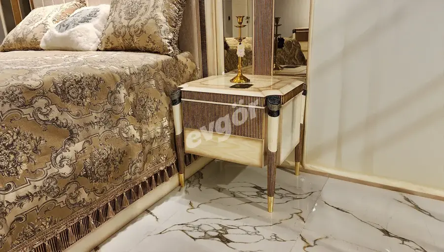 طاولة جانبية فاخرة Sirius - 1