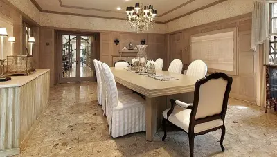 Vous Dining Table
