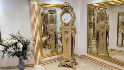 Arianna Classic Standing Clock