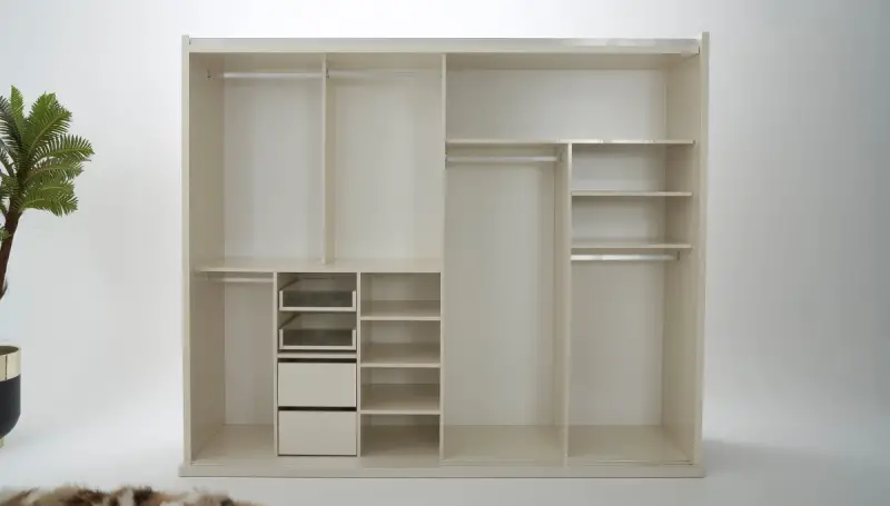 Graves Luxury Bedroom - 9