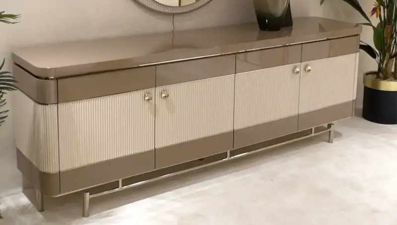 Larissa Modern Console