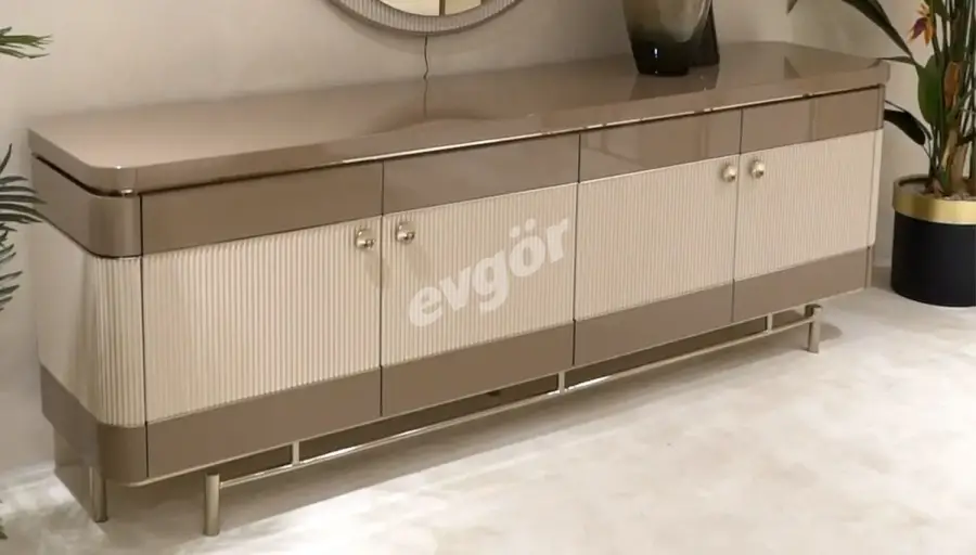 Larissa Modern Console - 1