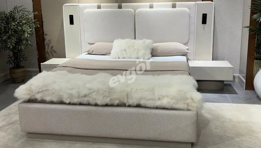 Monreda Modern Bedroom - 1