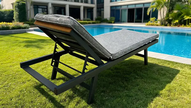 Tura Garden Lounger