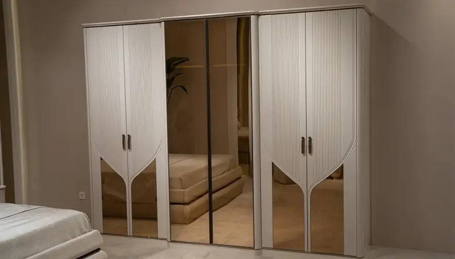 Bella Armoire de Luxe - 1