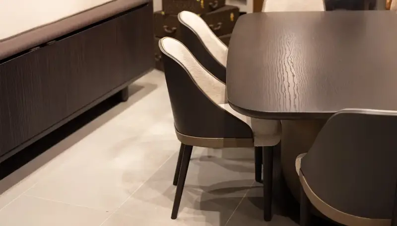 Castel Chaise Moderne