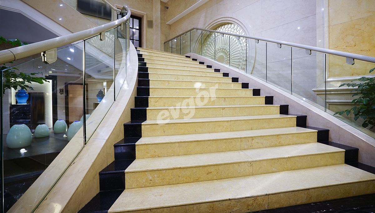 Sotenda Merdiven Dekorasyonu