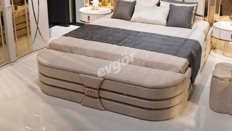 Helena Lüks Bench - 1