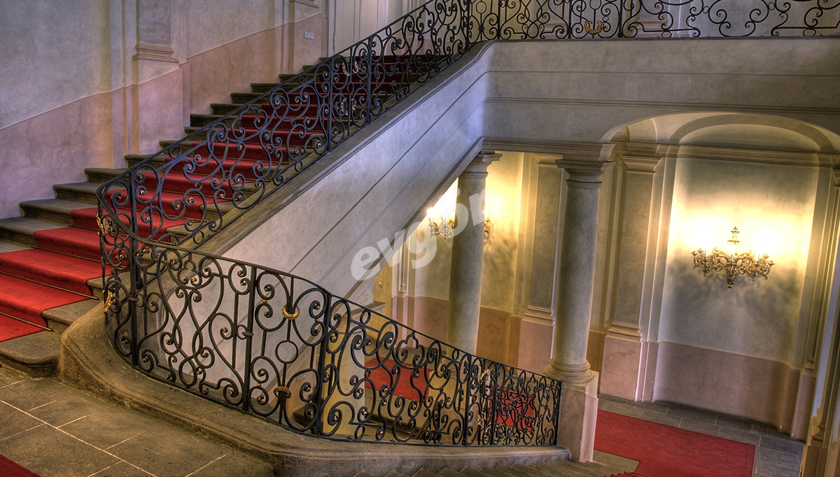 Osina Staircase Decoration