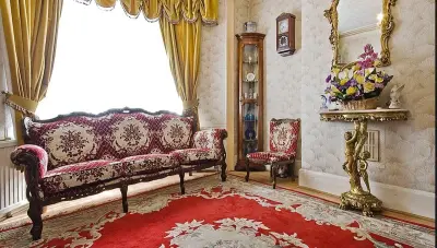 Vasina Classic Sofa Set